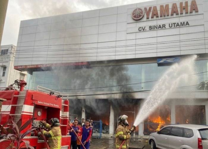 Dealer Yamaha Antasari Samarinda Terbakar, 3 Unit Motor Hangus dan Belasan Lainnya Terdampak