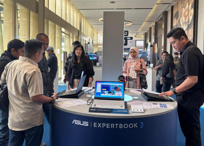 ASUS Kenalkan ExpertBook Ultra, Bawa Inovasi Laptop Bisnis ke Kalimantan