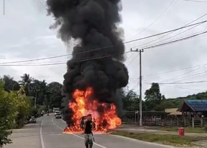 Diduga Pengetap BBM, Sebuah Mobil Terbakar di Tenggarong 