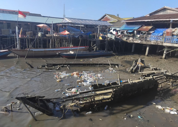 Musim Angin Selatan Picu Lonjakan Sampah Laut di Balikpapan, DLH Tingkatkan Penanganan Pesisir