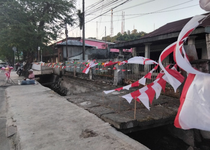 Bendera One Piece Paling Dicari, Penjualan Atribut Kemerdekaan di Balikpapan Justru Merosot