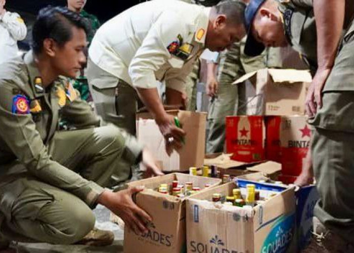 Satpol PP Balikpapan Sita Ratusan Botol Miras Ilegal di Operasi Gabungan Yustisi