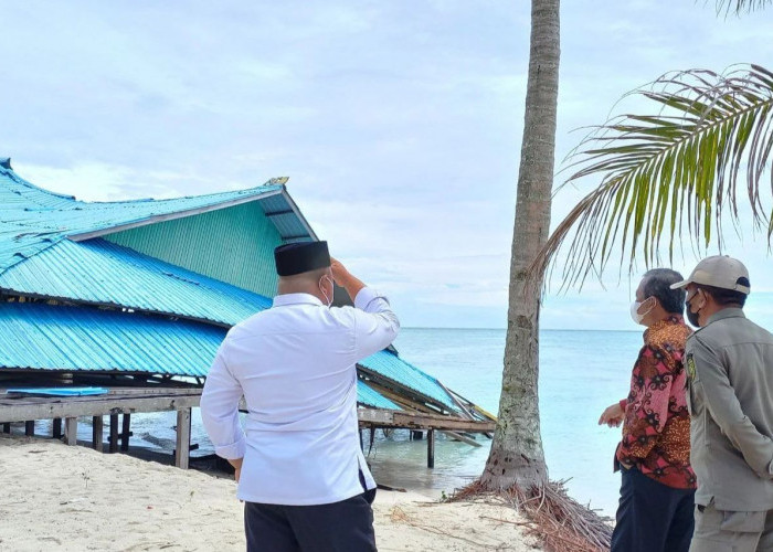 Abrasi di Pulau Derawan: 5 Bangunan Hilang, PUPR Berau Sebut Proyek Penahan Ombak Terhambat Izin