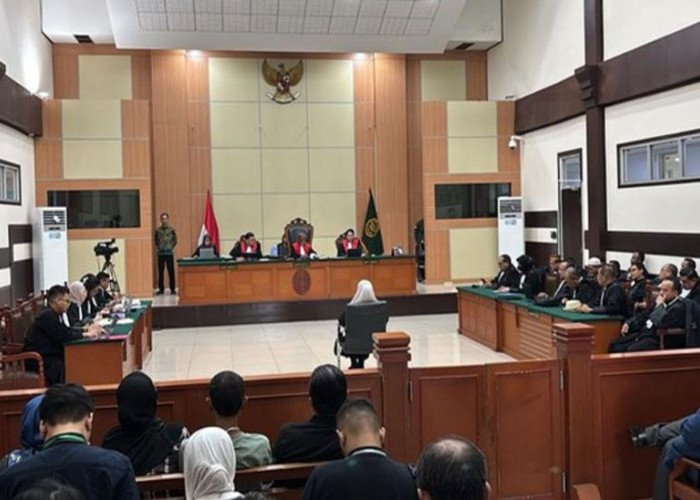 Hakim Perintahkan Berkas Dakwaan Terhadap Dokter Tifa Dikembalikan ke Jaksa