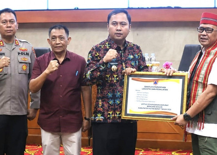 BNPB Serahkan Bantuan untuk Korban Banjir di Kutai Barat