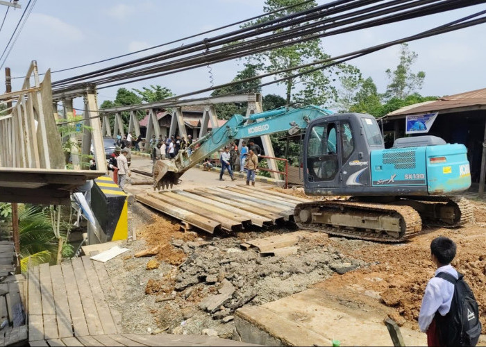 Oprit Jembatan Lembak Kutim Makin Ambles, BBPJN Pasang Plat Baja dan Siapkan Jalur Sementara
