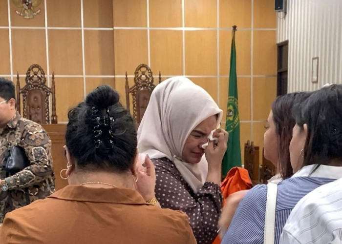 Menangis di Persidangan, Donna Kaget Dituntut 6 Tahun 10 Bulan dan Uang Pengganti Rp3,5 Miliar