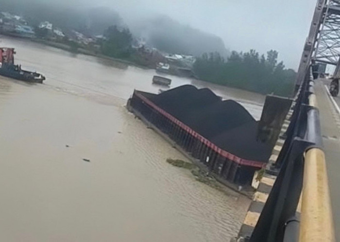  Kapal Tabrak Jembatan Mahakam Hulu, KSOP dan Polairud Selidiki Penyebab Insiden