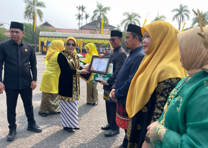 Bupati Berau Anugerahkan Penghargaan Inovasi Terbaik kepada 3 OPD