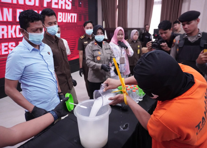  Polres Bontang Musnahkan Satu Kilogram Sabu dari Tangan Pengedar 