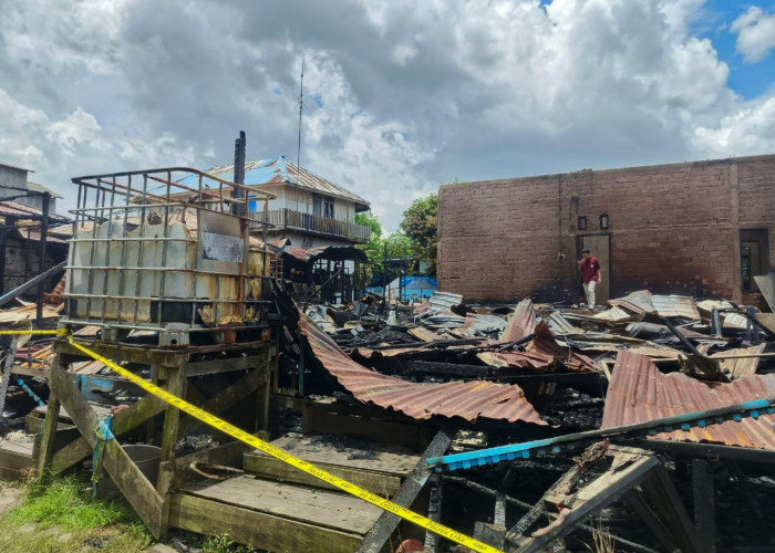 Kebakaran di Gang Family III Sangatta, 3 Rumah Tunggal dan Bangsalan 6 Pintu jadi Arang