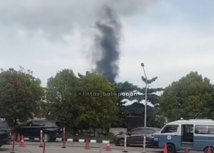 Asap Hitam Membumbung di Area Kilang Balikpapan, Pertamina Belum Berikan Keterangan