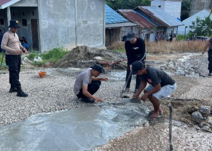 Kerusakan Jalan Riduan Suwidi Tanah Grogot Diperbaiki Secara Gotong Royong 