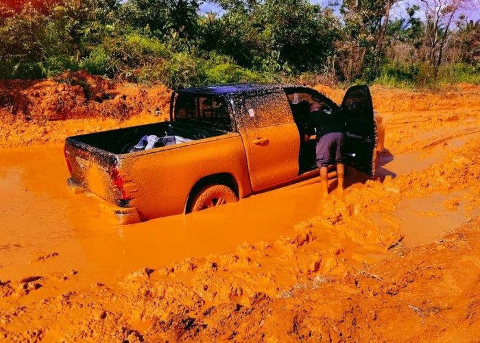 Jalan Utama Muara Ancalong Rusak Parah, Akses Ekonomi dan Mobilitas Warga Terhambat