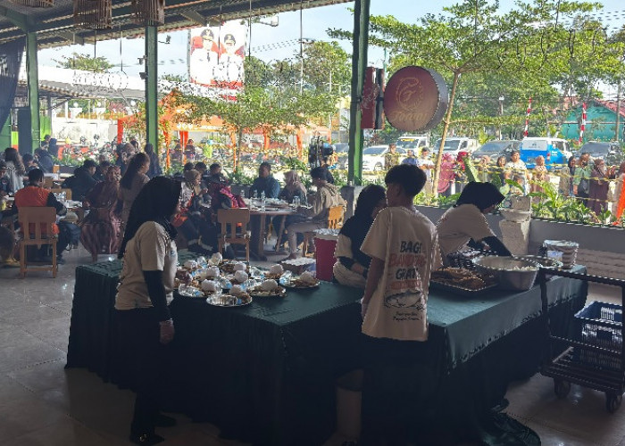 1000 Bandeng Gratis Torani Beach Stalkuda Diserbu Warga, Ludes dalam Satu Jam