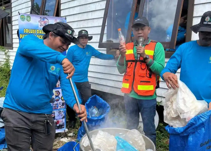  Inovatif, DLH Mahulu Kelola Sampah Plastik Ubah jadi Paving Block 