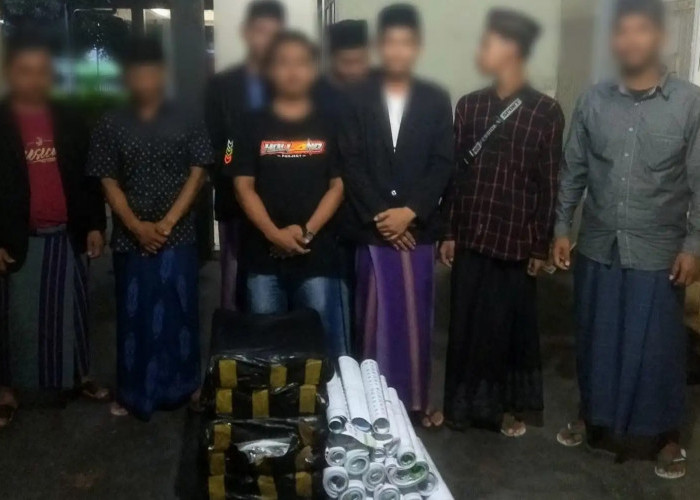 8 Santri Palsu Ditangkap, Jual Kalender Lintas Provinsi, Setoran untuk Judi Online 