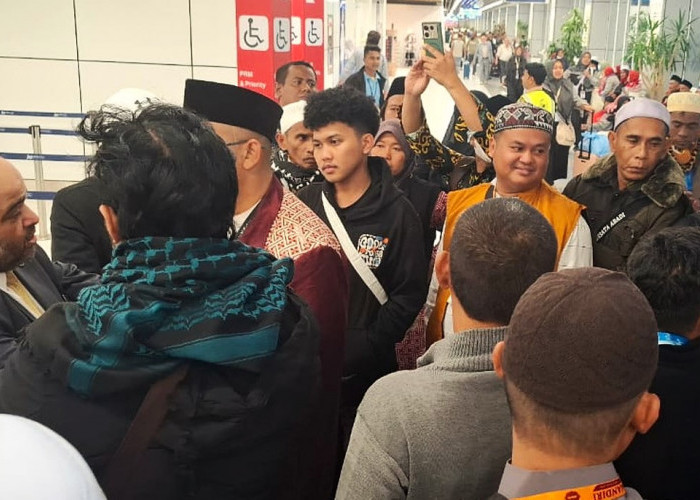 400 Jamaah Umrah Terlantar di Jeddah: Sebagian dari Pontianak, Jadwal Pemulangan Belum Jelas