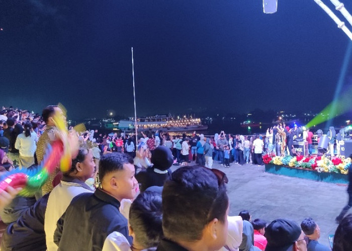 Warga Samarinda Rayakan Tahun Baru dengan Doa Lintas Agama di Teras Samarinda