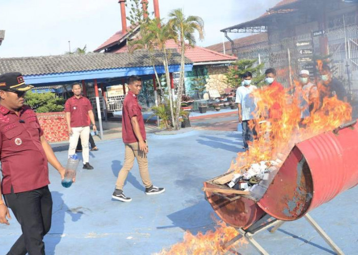 Rutan Balikpapan Musnahkan Barang Terlarang Milik Warga Binaan 