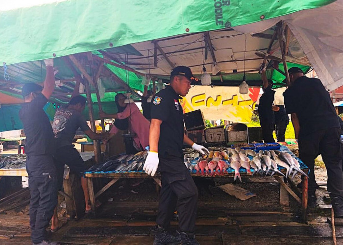 Ditertibkan Petugas, Pedagang Taman Rawa Indah Bontang Ngamuk