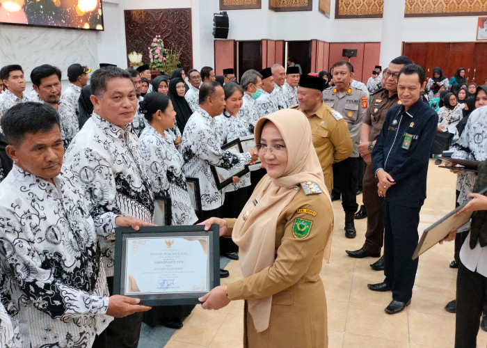 Apresiasi Pengabdian Tenaga Pendidik, Bupati Berau Tambah Insentif Guru