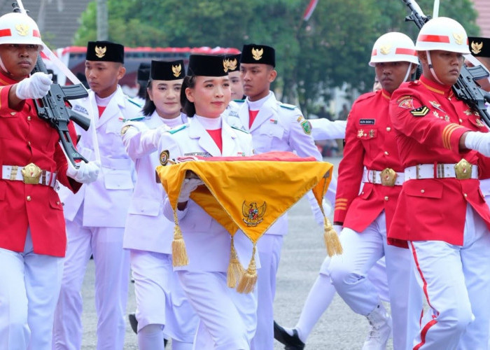Sosok Feni Anggela, Pembawa Baki di Upacara HUT ke-81 RI di Berau