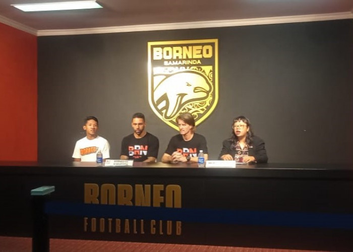 Pieter Huistra Puji Penampilan Pemain Muda Borneo FC