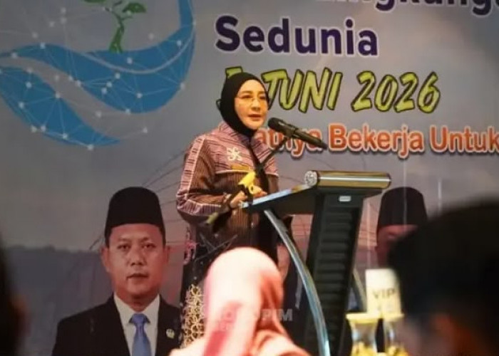 Bupati Sri Juniarsih Ajak Masyarakat Turut Serta Menjaga Lingkungan