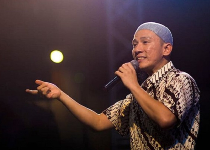 Ustaz Felix Siauw Sayangkan Banyak Orang Justru Sibuk Dengan Urusan Duniawi di Penghujung Bulan Ramadan