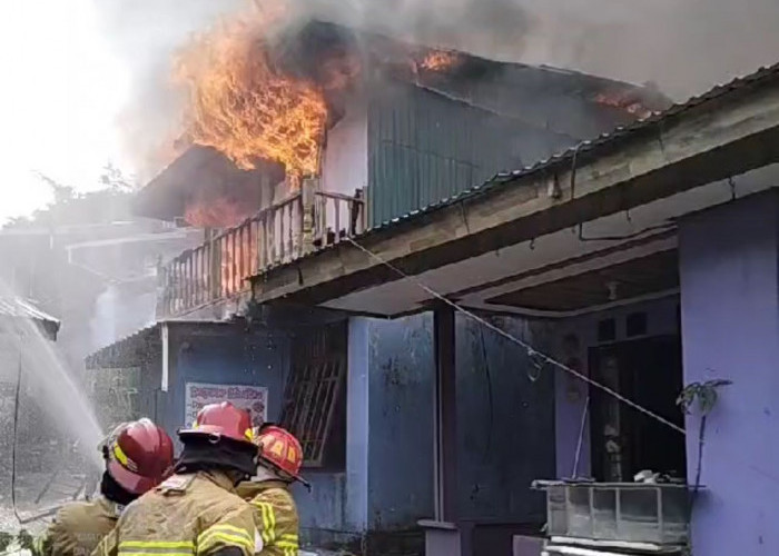 Dua Rumah di Balikpapan Ludes Terbakar, Medan Berbukit Sulitkan Petugas Pemadam