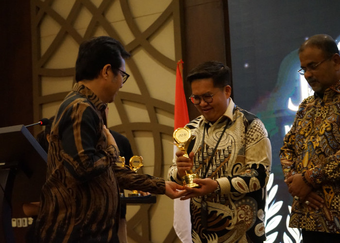 Raih Penghargaan JMSI Award, Rendi Solihin Gaungkan UMKM sebagai Motor Ekonomi Lokal