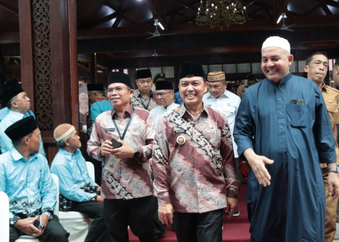 Lepas Jamaah Haji Kalbar, Ria Norsan Tekankan Pelayanan Prima dan Ibadah yang Berkualitas