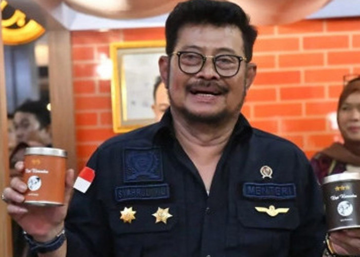 Syahrul Ditangkap KPK Usai Jenguk Ibu di Makassar   