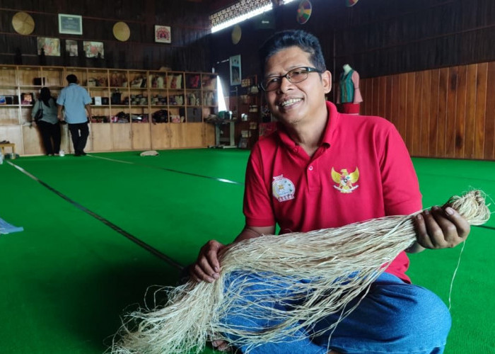 Menjaga Warisan di Tengah Arus Modernisasi, Imam Rojiki Pelestari Tenun Ulap Doyo dari Kutai Kartanegara