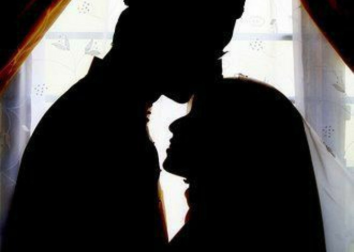 Hukum Ciuman saat Ramadan, Membatalkan Puasa atau Mengurangi Pahala?