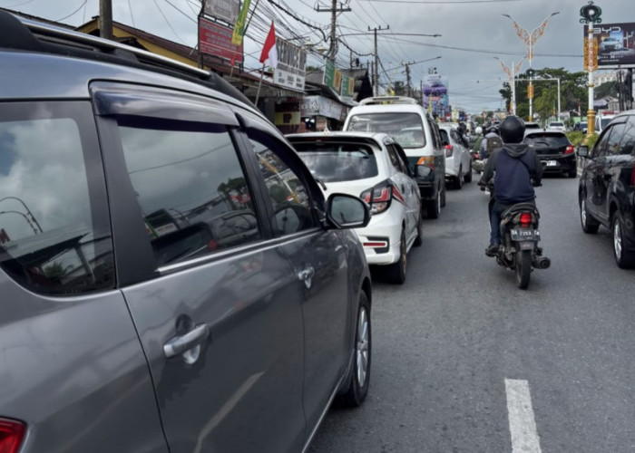Polda Kaltim Sebut Keterbatasan Titik Penyaluran Picu Antrean Panjang BBM Subsidi
