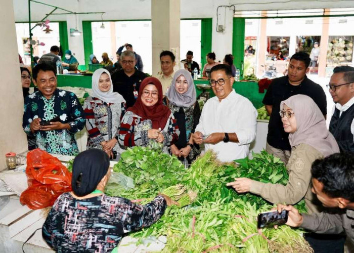 Pj Gubernur Pastikan Stok Bahan Pokok Aman Jelang Nataru 2025 di Samarinda