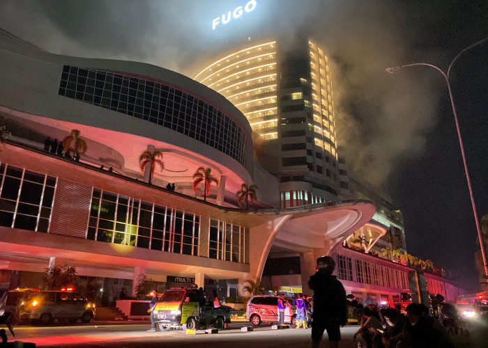 Breaking News! Big Mall Samarinda Terbakar, Sejumlah Karyawan Masih Terjebak di Dalam