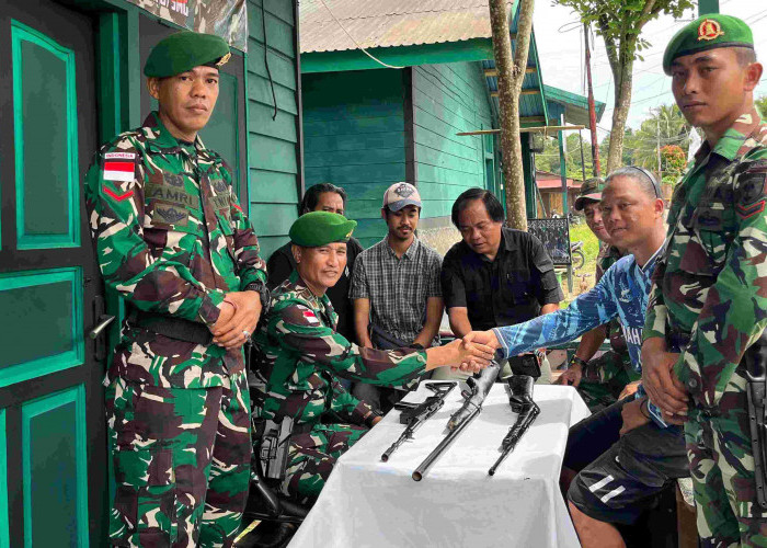 Satgas Pamtas RI-Malaysia Amankan Tiga Pucuk Senjata Laras Panjang Milik Warga di Ujoh Bilang