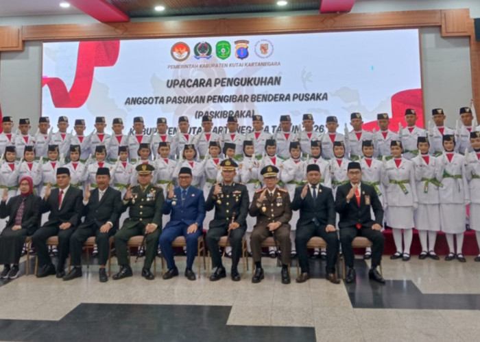 45 Paskibraka Kukar Dikukuhkan, Bupati Pesan Jaga Kesehatan Jelang HUT RI ke-81