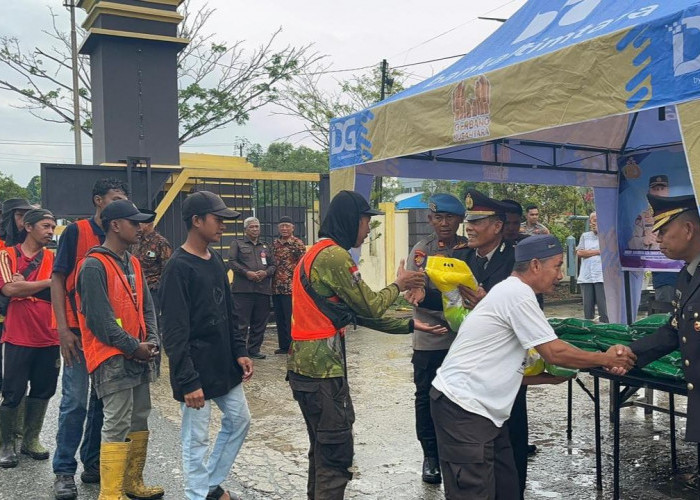 Sentuhan di Hari Bhayangkara ke-80, Polres PPU Bantu Warga Lewat Sembako
