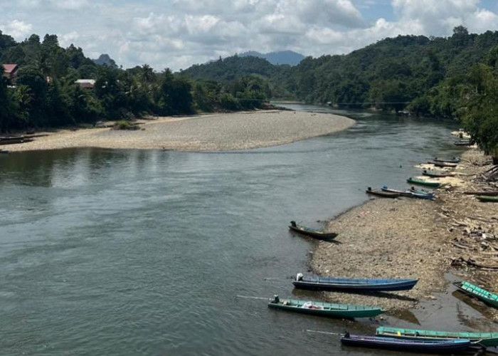  Kemarau Tiba, Sungai Mahakam Surut, Warga Mahulu Kesulitan Dapat Bahan Pokok dan BBM 