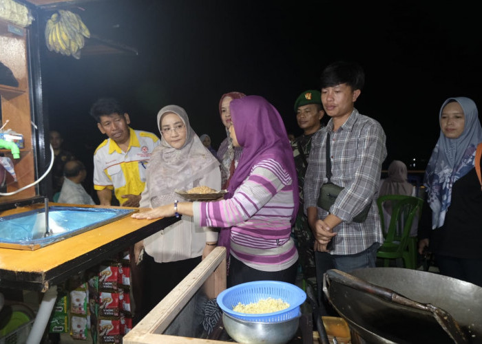 Bupati Sri Juniarsih Meminta PKL Tepian Segah Jaga Kios Bantuan Pemerintah  