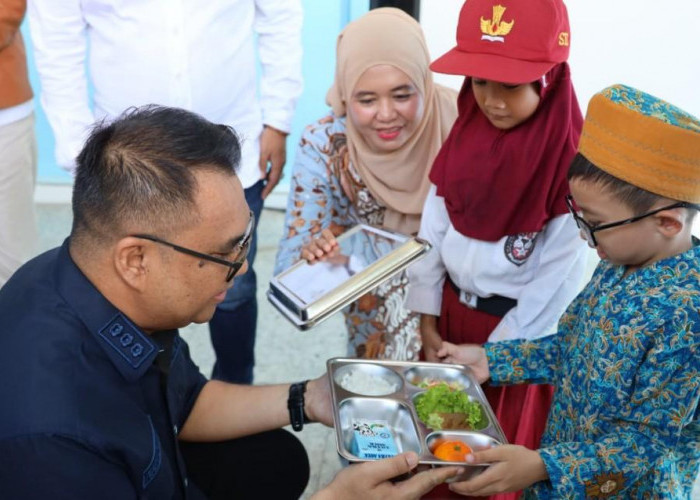 Resmikan Dapur MBG di Sangasanga, Bupati Kukar Dorong Perbaikan Gizi dan Penguatan Ekonomi Warga