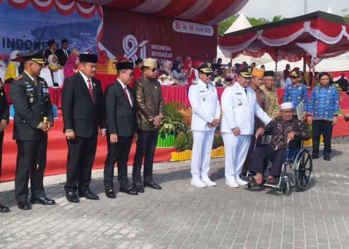 HUT ke-81 RI di PPU: Pemkab Anugerahi Penghargaan untuk Veteran dan Pejuang Pembangunan