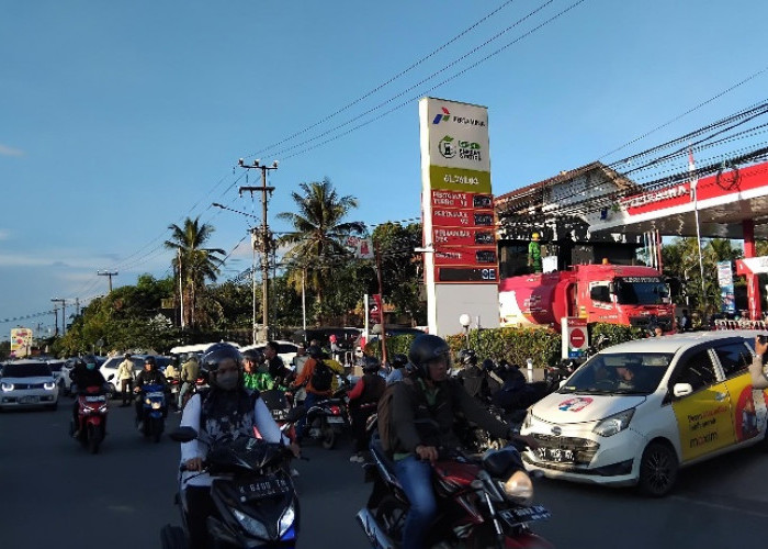 BBM Langka di Balikpapan, DPR RI Sentil Wali Kota: Saat Warga Antre, Beliau ke London