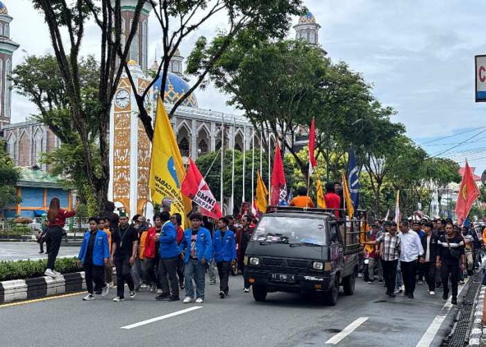 Situasi Terkini Aksi Mahasiswa di Balikpapan, Massa Longmarch dari Simpang BC menuju Gedung DPRD 