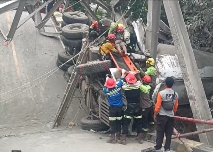 Breaking News! Jembatan Busui Ambruk, Jalur Lintas Provinsi Kaltim - Kalsel Lumpuh