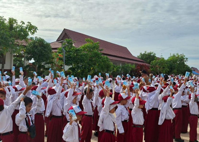  Hari Pertama Masuk Sekolah, Pelajar SD di Kutim dapat Susu Gratis dari Pemerintah
